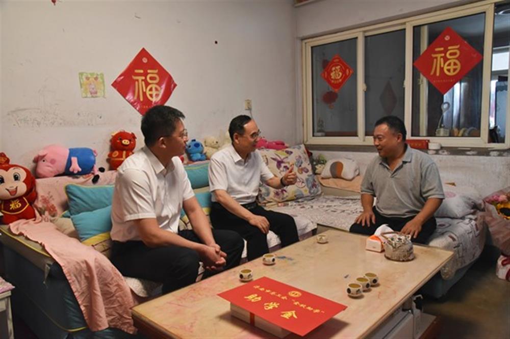 金秋助学，情暖人心 济南市总工会领导走访慰问集团 困难职工及子女