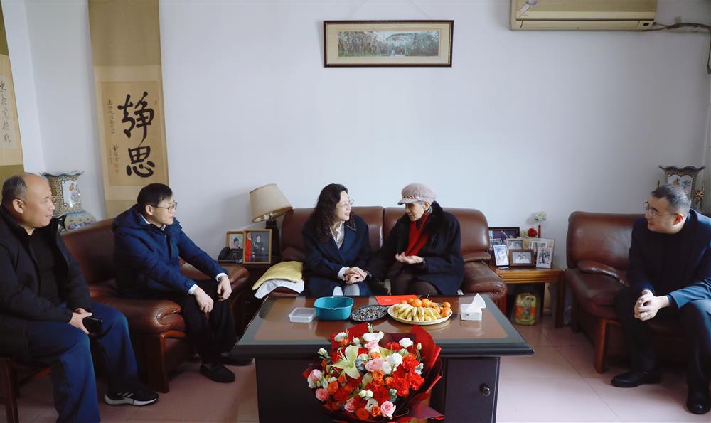 岁寒情深，新春送暖！ 济南产发集团党委书记、董事长黄蓓走访慰问离退休老干部